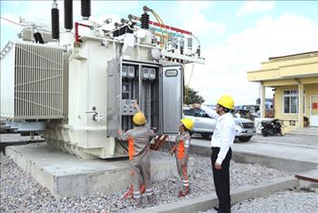 Gắn biển công trình lắp đặt máy biến áp T2 Trạm 110kV Quế Võ 2