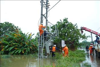 Thông tin cập nhật lúc 8h ngày 16/9/2024 về ảnh hưởng  của cơn bão số 3 (Yagi) và lũ lụt tại các tỉnh phía bắc đến vận hành và cung cấp điện