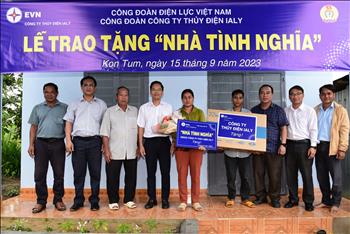 Công ty Thủy điện Ialy trao tặng nhà tình nghĩa cho hộ nghèo