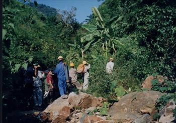 Những người đi “khai sơn phá thạch”