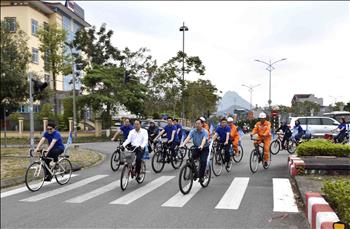 PC Lai Châu: Đạp xe hưởng ứng Chiến dịch “Giờ trái đất”