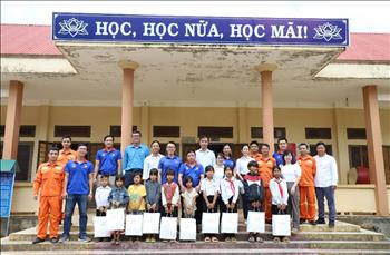 Nhiều hoạt động trao gửi yêu thương đến với học sinh tại tỉnh Đắk Lắk và Đắk Nông