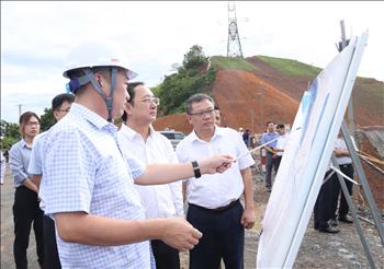 Chùm ảnh: Bộ trưởng Bộ Khoa học và Công nghệ kiểm tra NMTĐ Hòa Bình và công trình Thủy điện Hòa Bình mở rộng