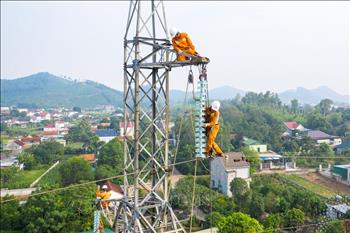 Tiêu thụ điện tăng cao, Bộ Công Thương điều chỉnh kế hoạch cung cấp điện mùa khô năm 2024