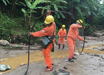 Hối hả đưa điện trở lại với Mường La