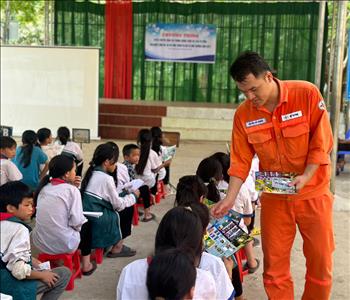 Công ty Thủy điện Tuyên Quang đẩy mạnh công tác tuyên truyền bảo vệ vùng bán ngập lòng hồ