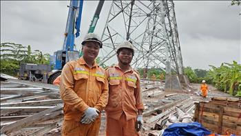 Cha con cùng sát cánh trên công trường Dự án đường dây 500kV mạch 3