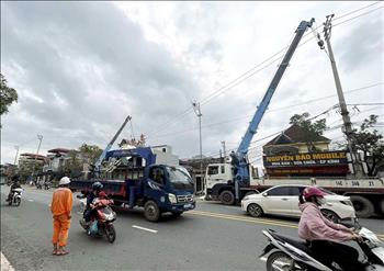 Đến sáng 11/9: Hơn 4,8 triệu khách hàng khu vực phía Bắc đã được cấp điện trở lại sau bão Yagi 