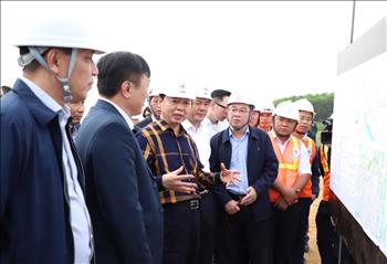 Phó Thủ tướng Trần Hồng Hà kiểm tra công tác thi công đường dây 500kV Quảng Trạch – Quỳnh Lưu